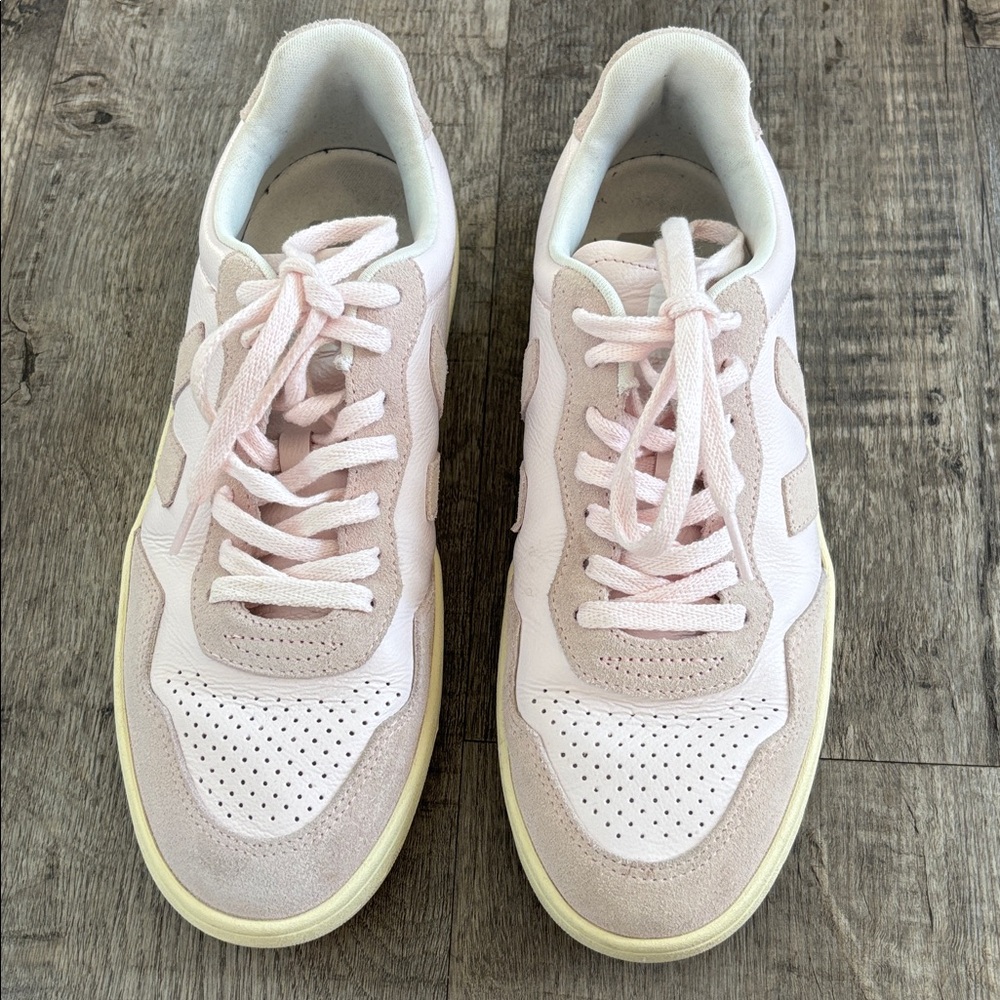 Veja V-90 Sneakers - Picture 3 of 8